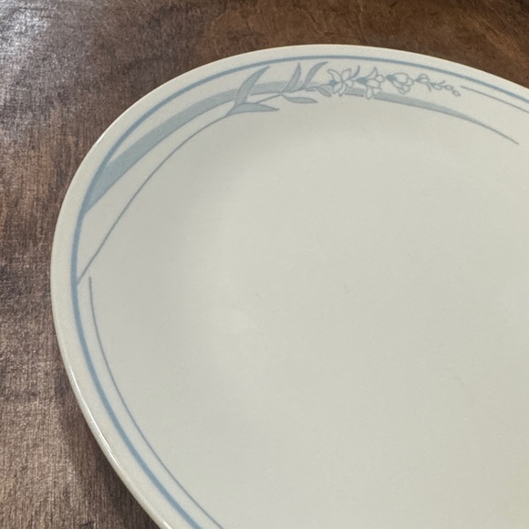 Blue Lily Corelle 10โ Dinner Plate set of 2 - Picture 4 of 7